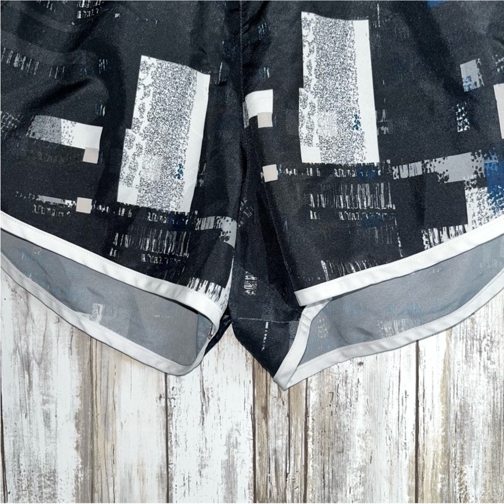 Under Armor Loose Black & White Printed Breathable Shorts - Picture 2 of 3
